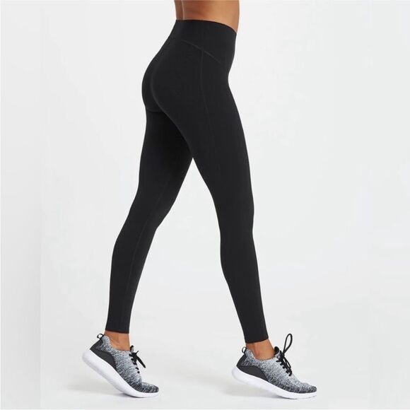 SPANX Every Wear Icon Leggings in Black - Picture 2 of 16